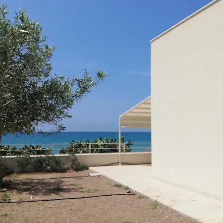 Casetta Frontemare * Donnalucata (Sicily)
